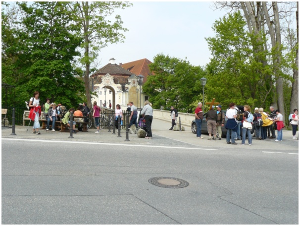 584x433 pixels (138K)